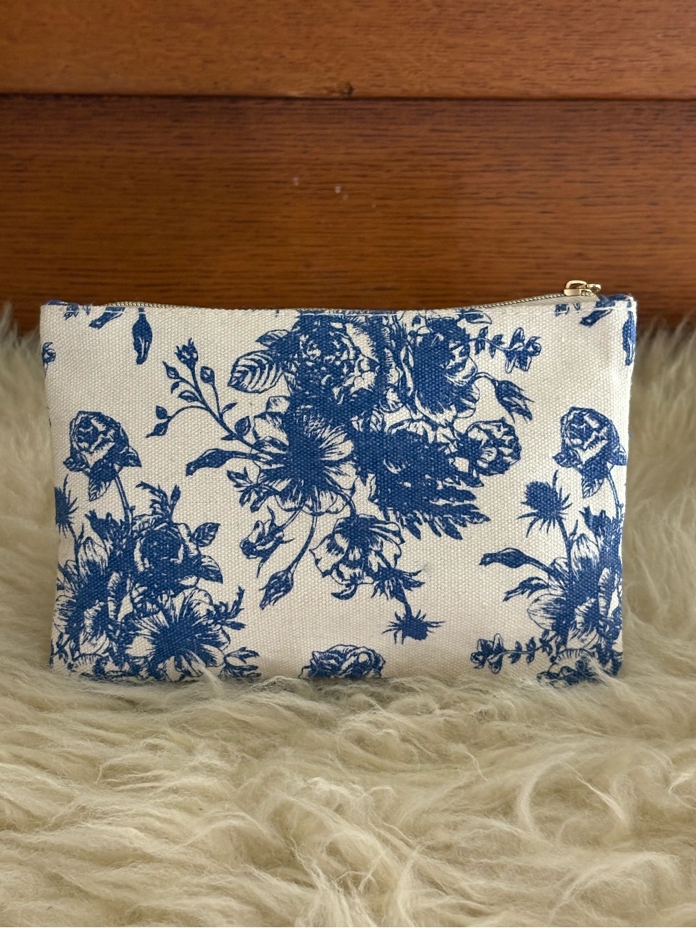 ipsy Glam Bag Blue and White Floral Toile de Jouy May 2025 Cosmetic Pouch - Picture 2 of 3